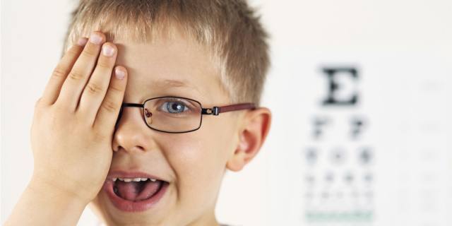 controllate la vista dei bambini prima dell'inizio della scuola